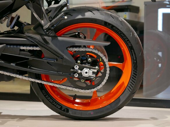 2026 KTM 390 Duke, оранжевый, 699000 рублей - вид 12