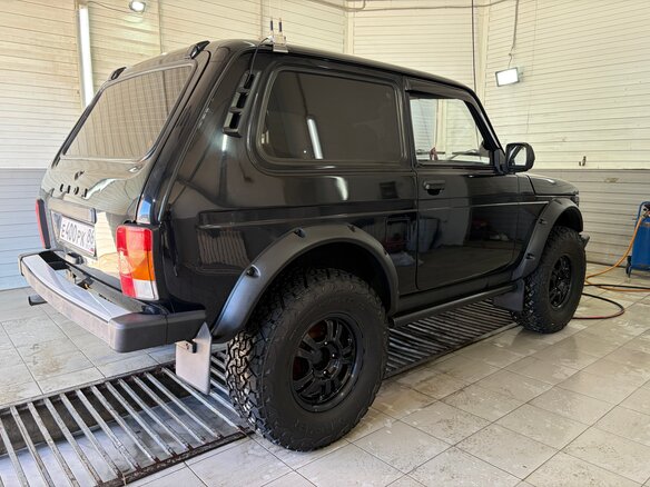 2005 Lada (ВАЗ) 2121 (4x4) I Рестайлинг, чёрный, 750000 рублей - вид 3