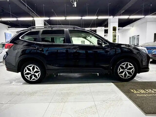 2021 Subaru Forester V, чёрный, 3000000 рублей, вид 4