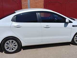 2015 Kia Rio III Рестайлинг, белый, 840000 рублей, вид 3