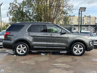 2017 Ford Explorer V Рестайлинг, серый, 2049000 рублей, вид 4