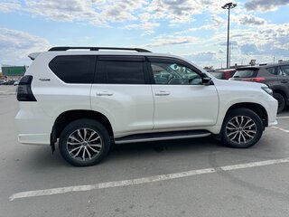 2022 Toyota Land Cruiser Prado 150 Series Рестайлинг 3, белый, 8700000 рублей, вид 3