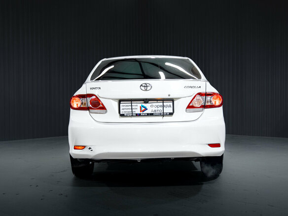 2013 Toyota Corolla X (E140, E150) Рестайлинг, белый - вид 5