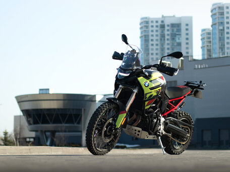 2024 BMW F 900 GS, чёрный, 1770000 рублей, вид 1