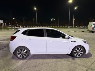 2016 Kia Rio III Рестайлинг, белый, 910000 рублей, вид 2
