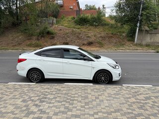 2013 Hyundai Solaris I, белый, 850000 рублей, вид 3