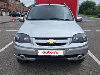 2016 Chevrolet Niva I Рестайлинг, серебристый, 730000 рублей, вид 2