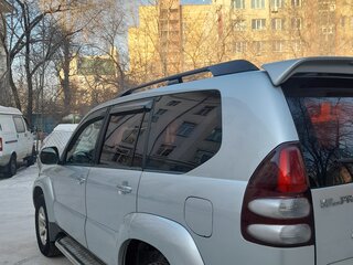 2007 Toyota Land Cruiser Prado 120 Series Рестайлинг, серебристый, 2300000 рублей, вид 3