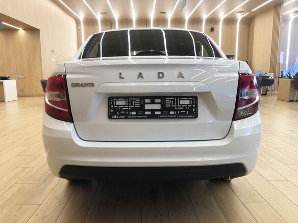 2026 Lada (ВАЗ) Granta I Рестайлинг, белый - вид 4