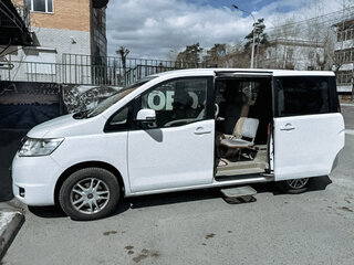 2009 Nissan Serena III (C25), белый, 1000000 рублей, вид 3