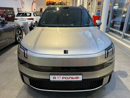 Lynk & Co 900