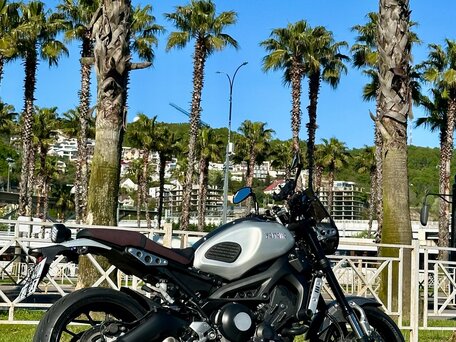 2016 Yamaha XSR900, серебристый, 555000 рублей, вид 1