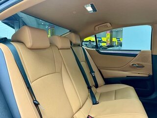 2025 Lexus ES 200 VII Рестайлинг 2, чёрный, 4040202 рублей, вид 2