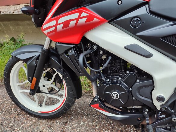 2021 Bajaj Pulsar NS 200, красный, 170000 рублей - вид 11