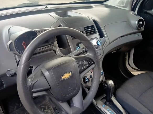 2015 Chevrolet Aveo II, белый, 650000 рублей - вид 3