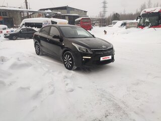 2018 Kia Rio IV, чёрный, 1050000 рублей, вид 2