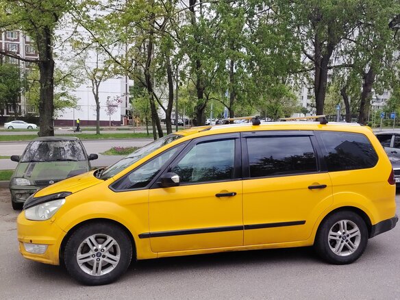2014 Ford Galaxy II Рестайлинг, жёлтый, 600000 рублей - вид 6