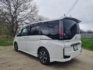2019 Honda Stepwgn Spada V Рестайлинг, белый, 2500000 рублей, вид 4