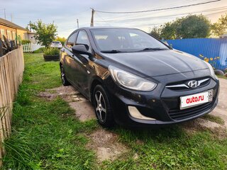 2013 Hyundai Solaris I, чёрный, 700000 рублей, вид 5