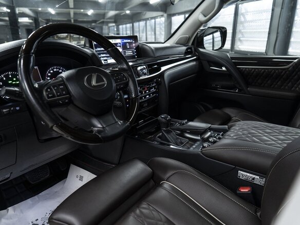2017 Lexus LX 570 III Рестайлинг 2, белый, 7600000 рублей - вид 12