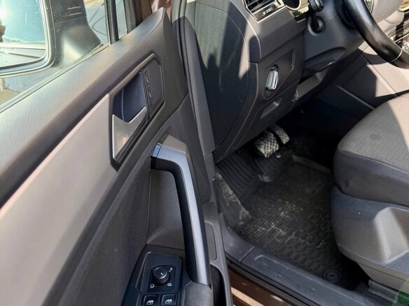 2019 Volkswagen Tiguan II, коричневый, 2500000 рублей - вид 4