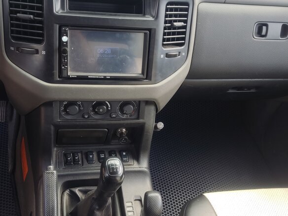 2001 Mitsubishi Pajero III, серебристый, 935000 рублей - вид 6