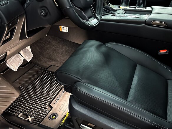 2025 Lexus LX 600 IV, чёрный - вид 17