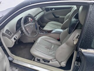 2001 Mercedes-Benz CLK-Класс 230 I (W208) Рестайлинг, чёрный, 370000 рублей, вид 3