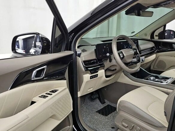 2026 Kia Carnival IV Рестайлинг, чёрный - вид 3
