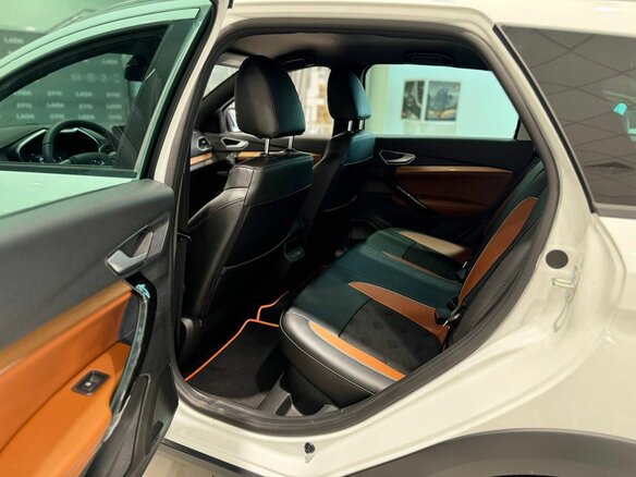 2025 Lada (ВАЗ) Vesta SW Cross I Рестайлинг (NG), белый - вид 5