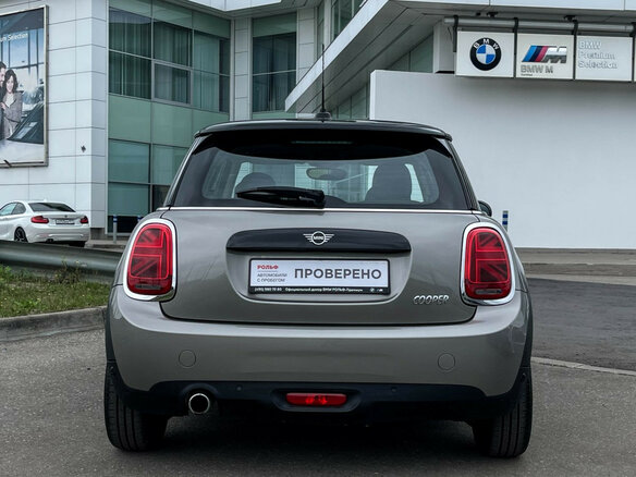 2020 Mini Hatch Cooper III (F55/F56) Рестайлинг, серебристый - вид 5