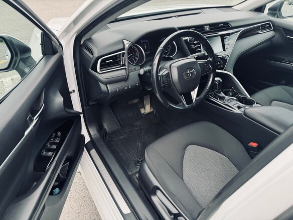 2020 Toyota Camry VIII (XV70), белый, 2890000 рублей - вид 8