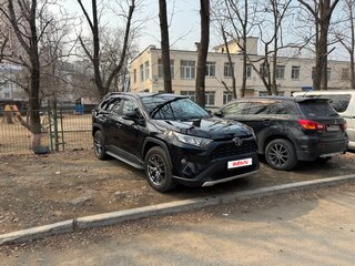 2021 Toyota RAV4 V (XA50), чёрный, 2900000 рублей, вид 3