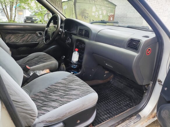 1999 Kia Clarus II, серый, 97000 рублей - вид 9