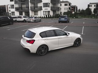 2019 BMW 1 серии 118i II (F20/F21) Рестайлинг 2, белый, 2099000 рублей, вид 4