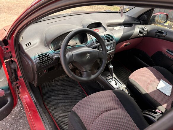 2004 Peugeot 206, красный, 100000 рублей - вид 8