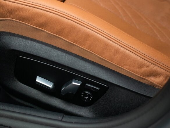 2021 BMW 5 серии 540i xDrive VII (G30/G31/G38) Рестайлинг, серый, 4474483 рублей - вид 18