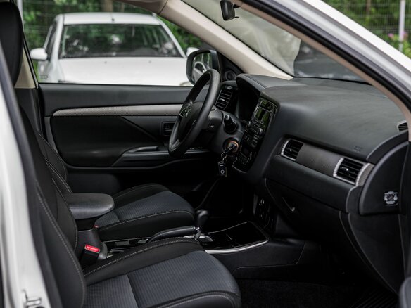 2017 Mitsubishi Outlander III Рестайлинг 2, белый - вид 12