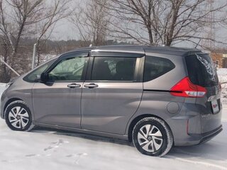 2017 Honda Freed+ II, серый, 1400000 рублей, вид 4