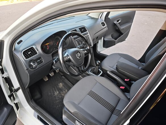 2016 Volkswagen Polo V Рестайлинг, белый, 1050000 рублей - вид 10