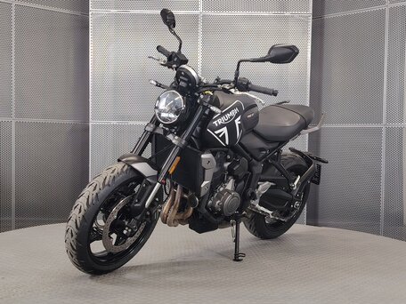 2021 Triumph Trident 660, чёрный, 749000 рублей, вид 4