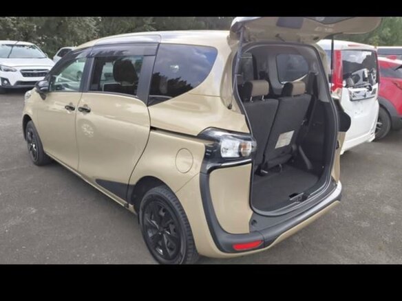 2020 Toyota Sienta II Рестайлинг, бежевый, 1500000 рублей - вид 26