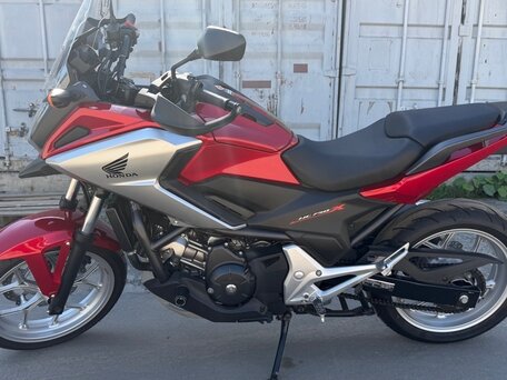 2016 Honda NC 750X, красный, 739000 рублей, вид 2