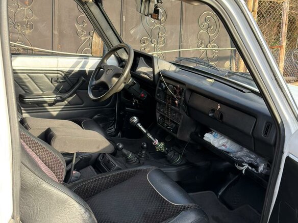2009 Lada (ВАЗ) 2121 (4x4) I Рестайлинг, белый, 290000 рублей - вид 12