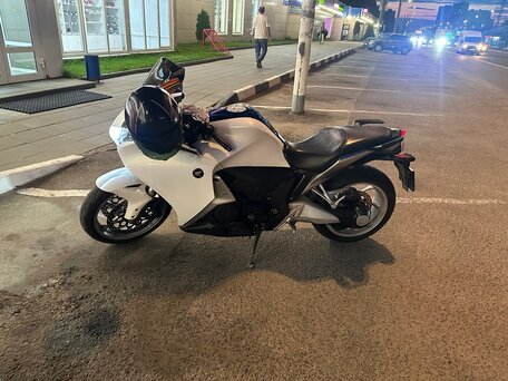 2010 Honda VFR 1200, белый, 650000 рублей, вид 2