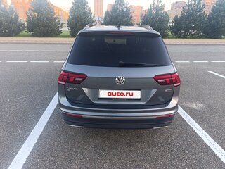 2021 Volkswagen Tiguan Allspace II, серый, 2650000 рублей, вид 4