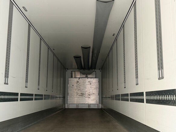 2023 Schmitz Cargobull SKO, белый - вид 22