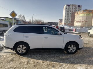 2012 Mitsubishi Outlander III, белый, 1500000 рублей, вид 2