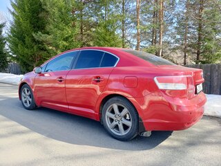 2009 Toyota Avensis III, красный, 850000 рублей, вид 3