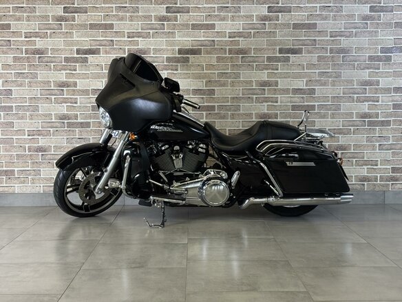 2018 Harley-Davidson Street Glide, чёрный, 1495000 рублей - вид 2